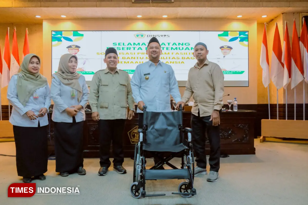 Wujudkan Haji Ramah Lansia, Jemaah Asal Gresik Difasilitasi Kursi Roda hingga Vitamin