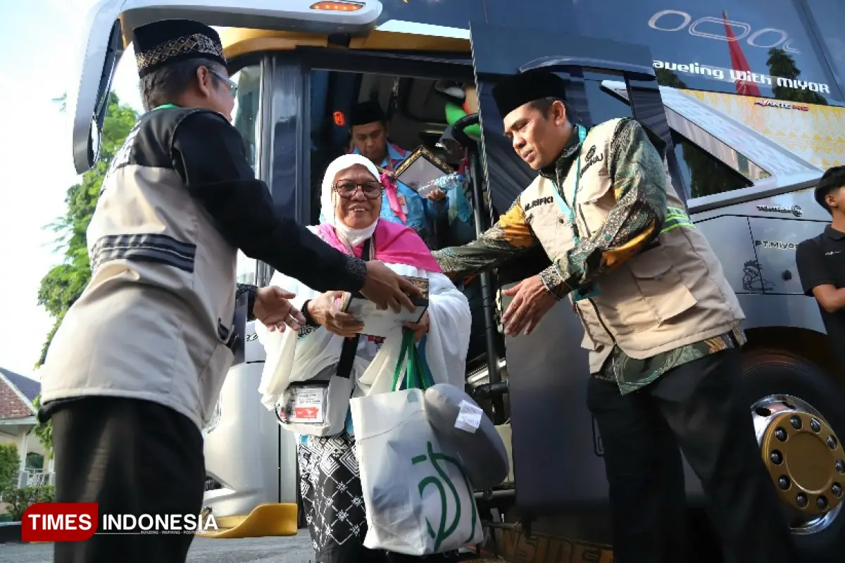 Baitullah Memanggil, Jemaah Haji Kloter Perdana Embarkasi Padang Tiba di Asrama Haji