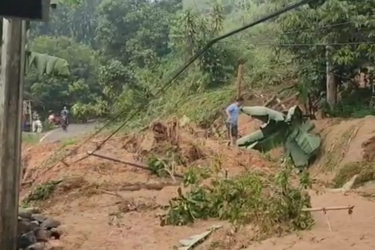 Akses Menuju Situs Megalitikum Gunung Padang Cianjur Lumpuh Total Akibat Longsor