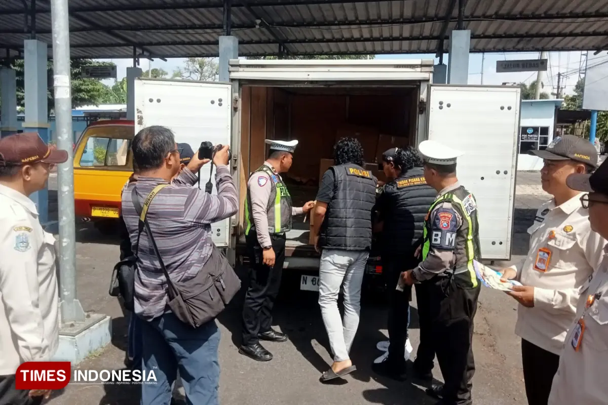 Nekat Beroperasi Tanpa Bawa SIM dan Uji KIR Mati, Puluhan Kendaraan Terjaring Operasi