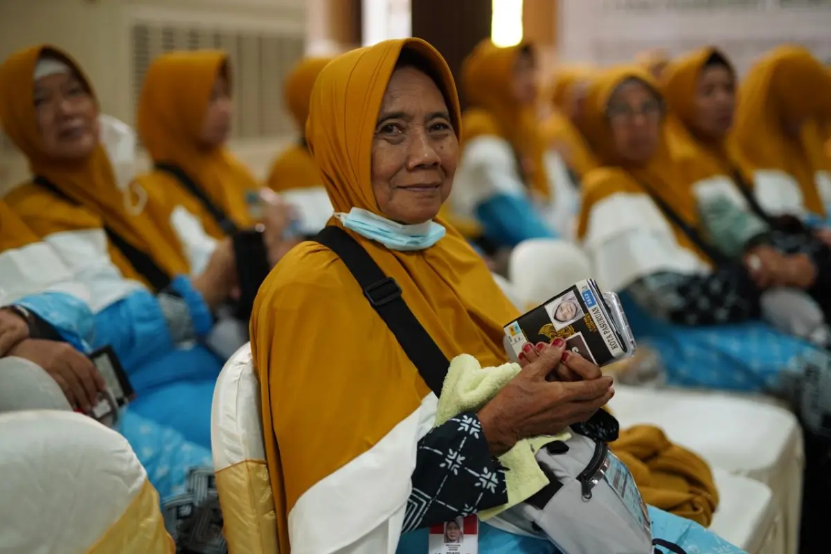 Jadi Jemaah Tertua, Pedagang Cilok Asal Pasuruan Berangkat Haji di Usia 85 Tahun