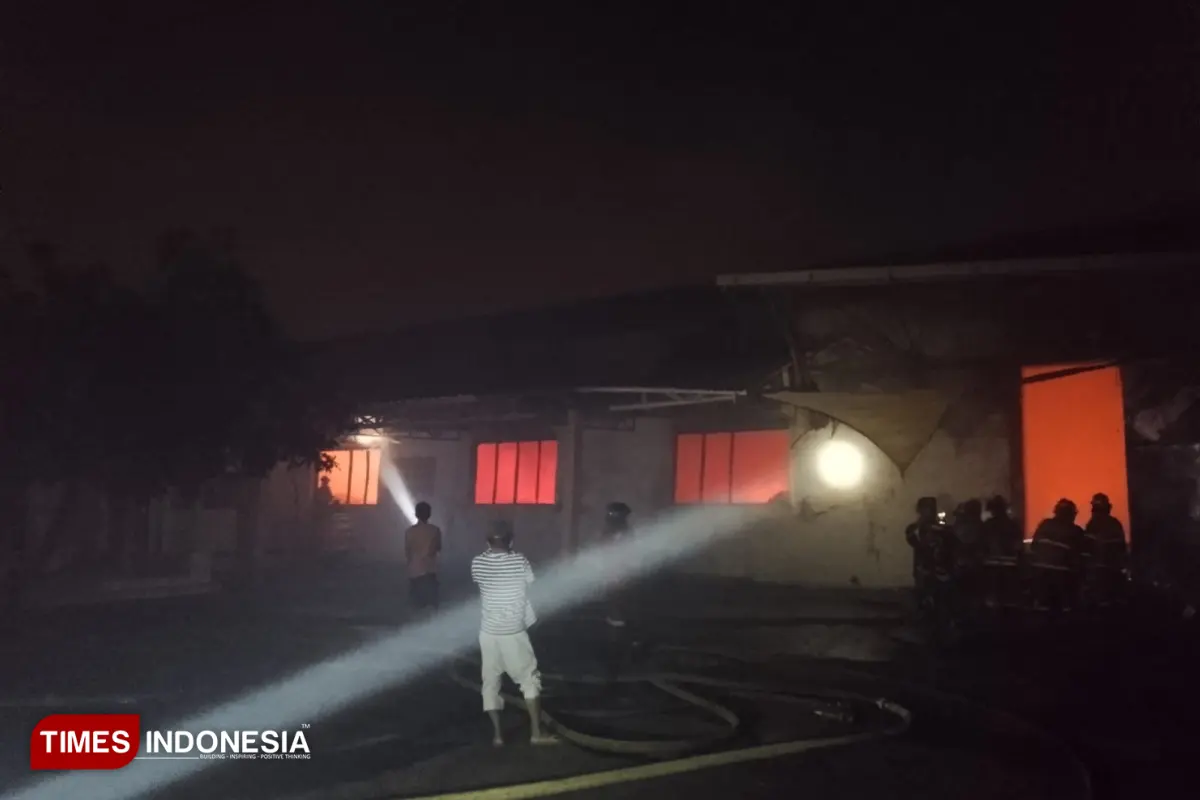 Kebakaran Gudang Rokok di Buring Malang, Api Muncul Usai Karyawan Pulang