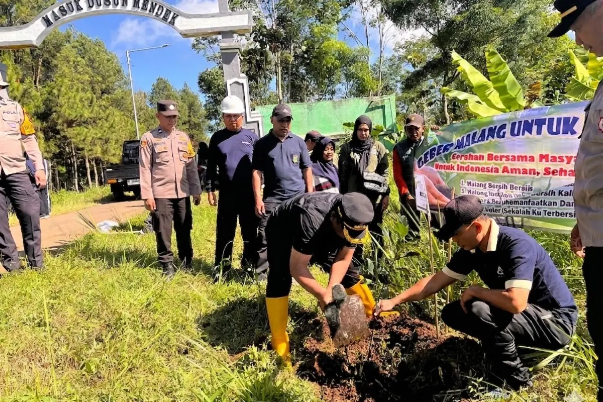 Jaga Lingkungan, Gerakan GEBER MALANG Satukan Warga Demi Tanam Pohon