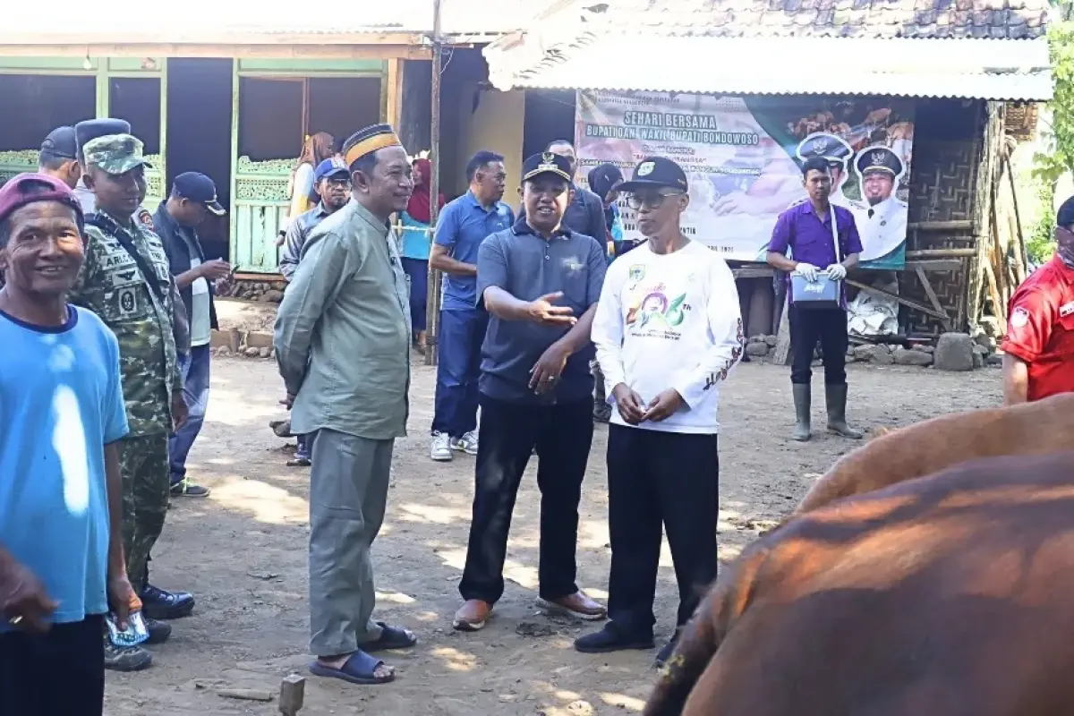 Bupati Bondowoso Bersama Disnakkan Lakukan Pemeriksaan hingga Vaksinasi Ternak di Dusun Terpencil
