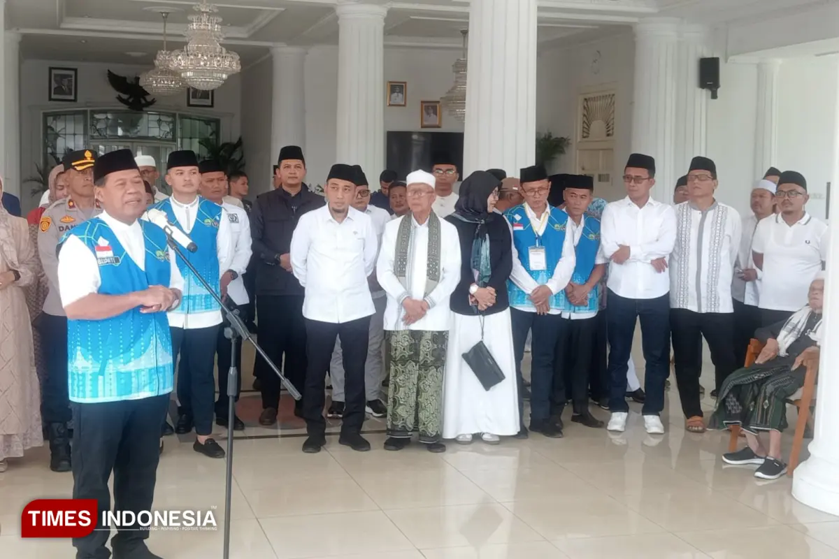 Bupati Majalengka Lepas 439 Calon Jemaah Haji Kloter 6, Berangkat dari Pendopo Menuju Tanah Suci