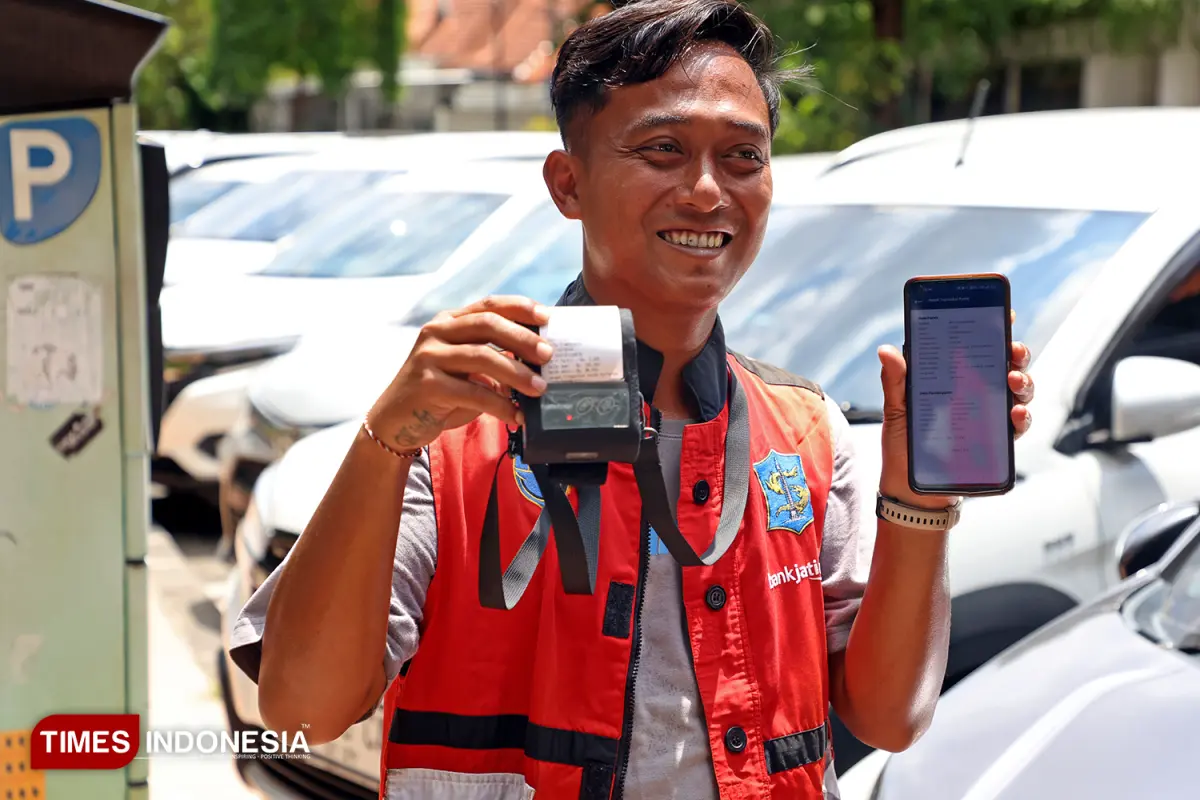 Digitalisasi Parkir Surabaya: 711 Petugas Parkir Sudah Terintegrasi Sistem Non-Tunai