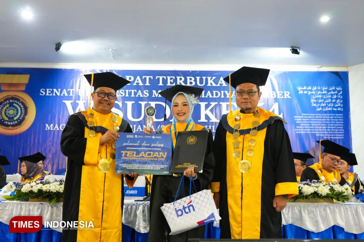 Anak Sopir Jadi Wisudawati Teladan, Kisah Inspiratif Sesilia Tristianti di Wisuda ke-54 Unmuh Jember