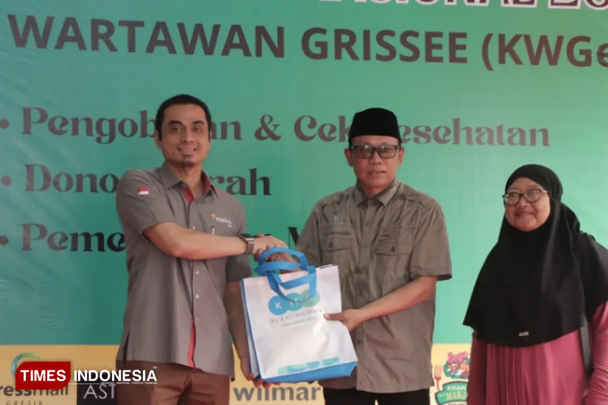HPN 2026: Gandeng Jurnalis Gresik, Klinik Mata KMU Distribusikan Ratusan Kacamata Baca