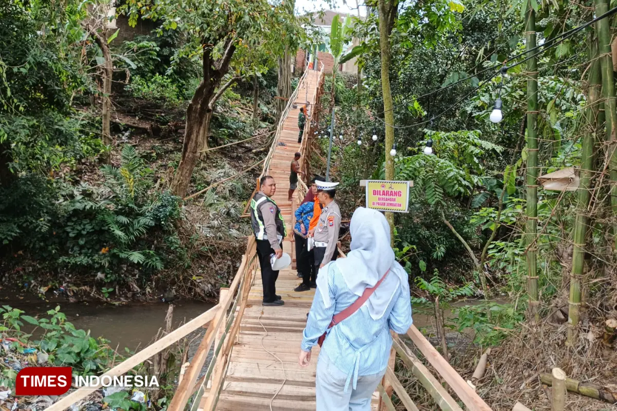 Belum Lama Dibuka Jembatan Darurat di Bondowoso Rusak, Warga Minta Segera Diperbaiki