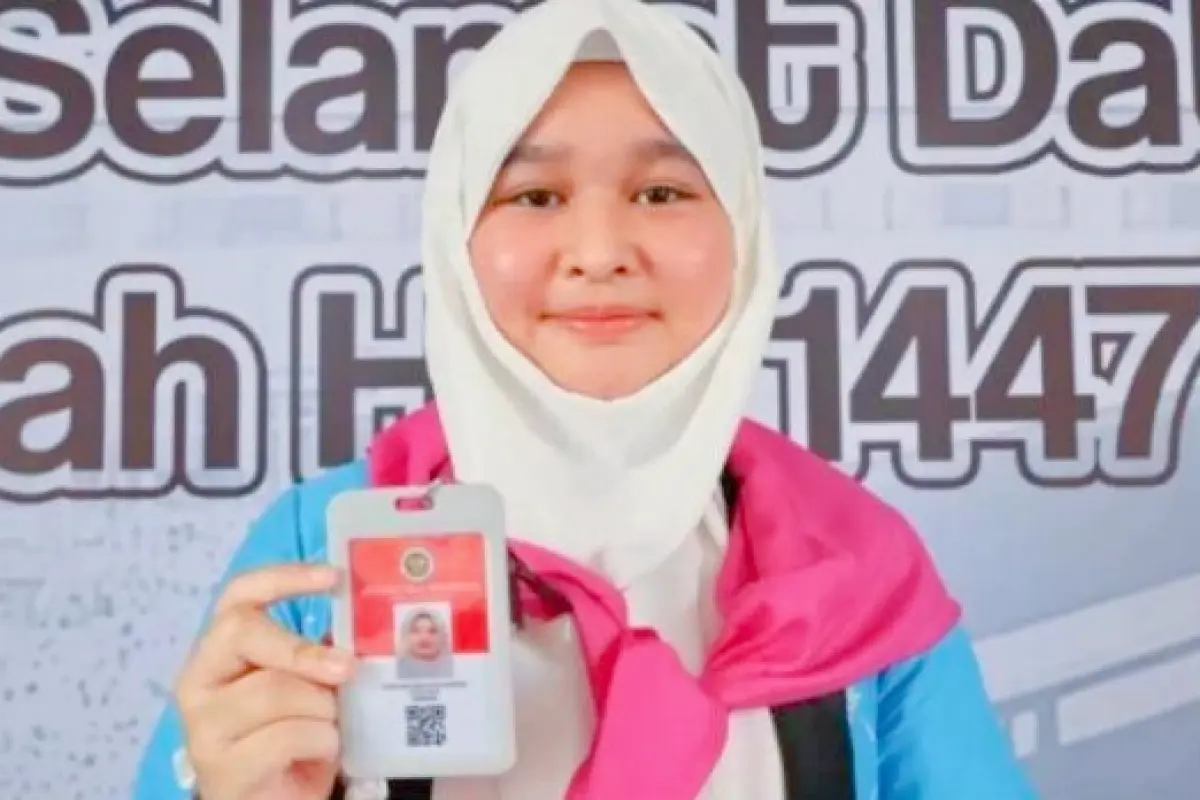 Remaja 15 Tahun Asal Padang Berangkat Haji, Kisah Haru Lala Gantikan Almarhum Ayah