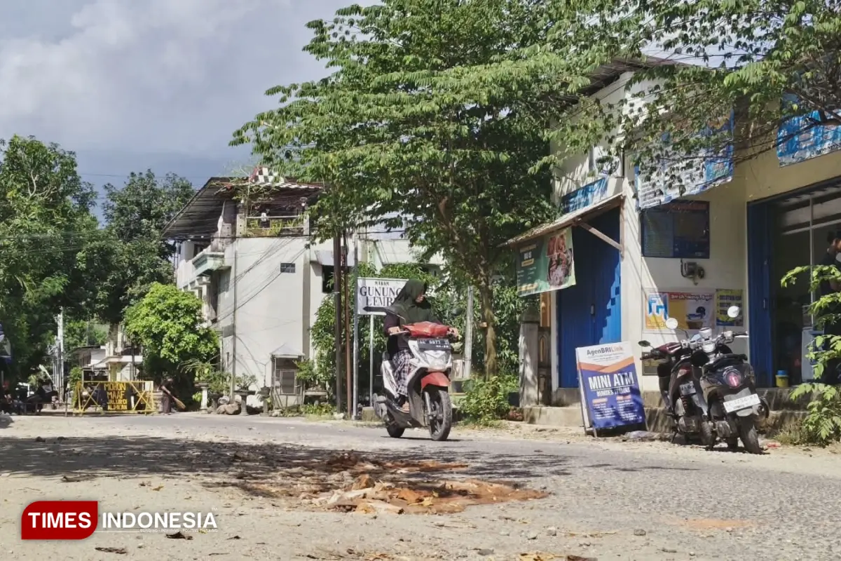 Jalan Rusak Sekitar Pondok Tremas Pacitan Bikin Cemas, Warga Desak Perbaikan Permanen