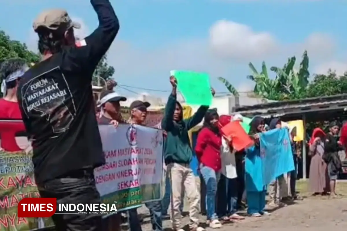 Warga Geruduk Kantor Desa Rejasari Kota Banjar, Tuntut Sekdes dan Kaur Kestra Dicopot