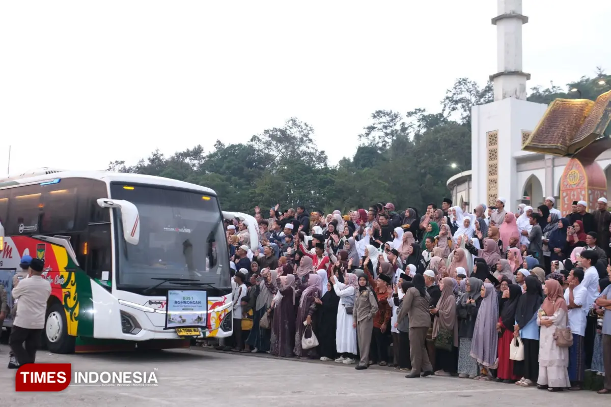 Jemaah Calon Haji Padang Panjang Dilepas Menuju Tanah Suci