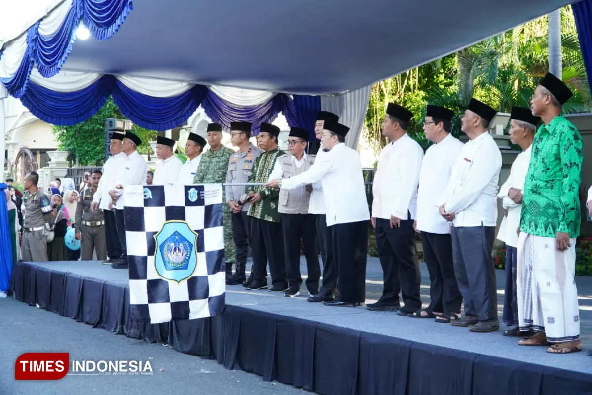 Lima Kloter Jemaah Lamongan Berangkat Menuju Asrama Haji Surabaya