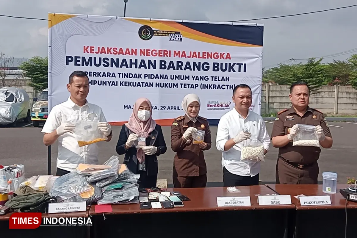 Hapus Jejak Kejahatan, Kejari Majalengka Musnahkan Barang Bukti Puluhan Perkara