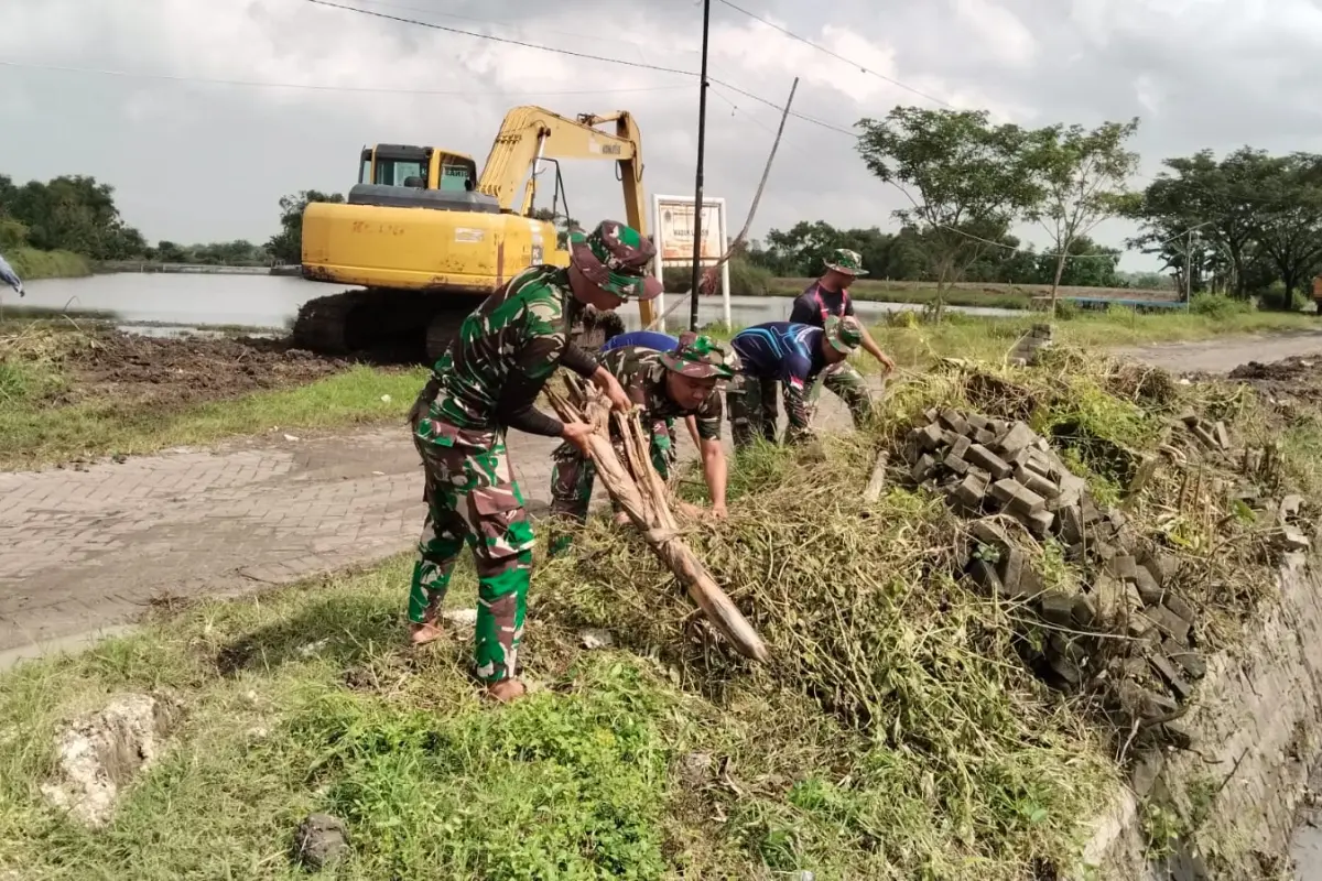 TMMD 128 Gresik Kebut Normalisasi Waduk Lingsir demi Perkuat Irigasi Pertanian