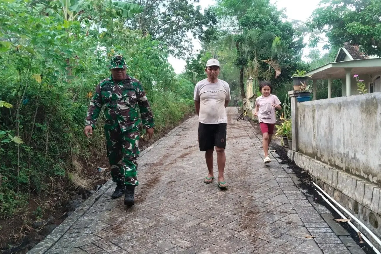 TMMD 128 Probolinggo, Warga Dusun Klagin Mulai Nikmati Jalan Paving Baru untuk Aktivitas Harian