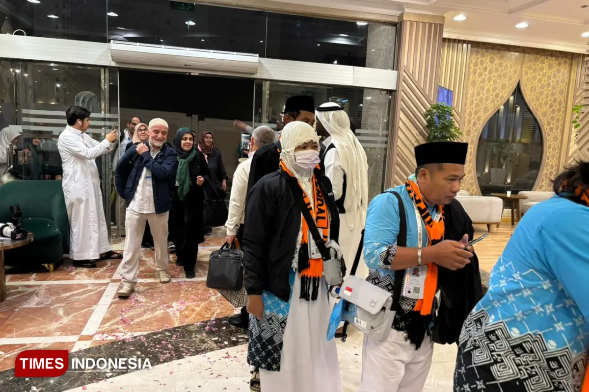 Jemaah Indonesia dan Turki Tiba Bersamaan di Madinah, Disambut Rebana di Hotel