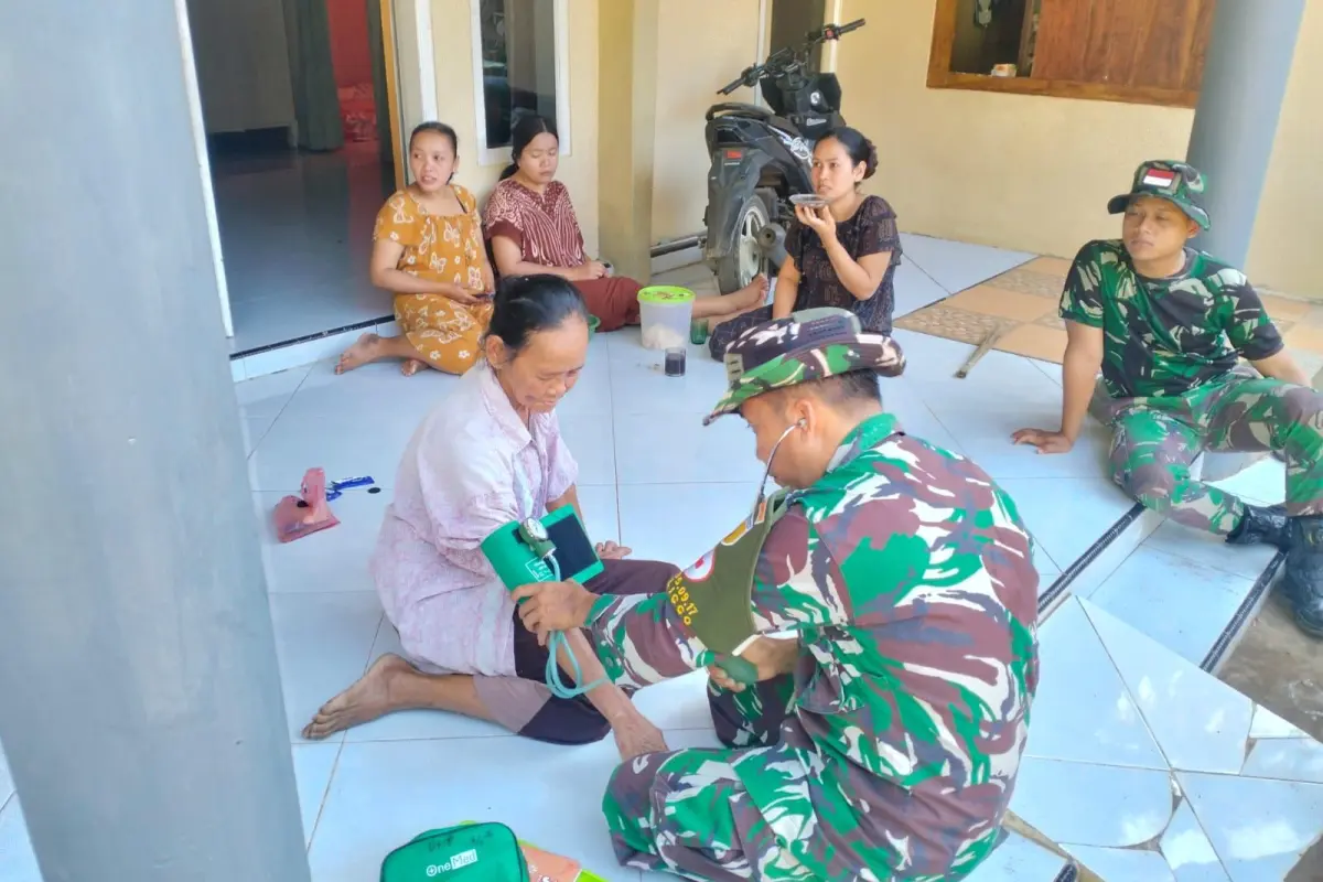 TMMD 128 Probolinggo Perkuat Komsos, Pemeriksaan Gratis Jadi Jembatan TNI dan Warga Desa