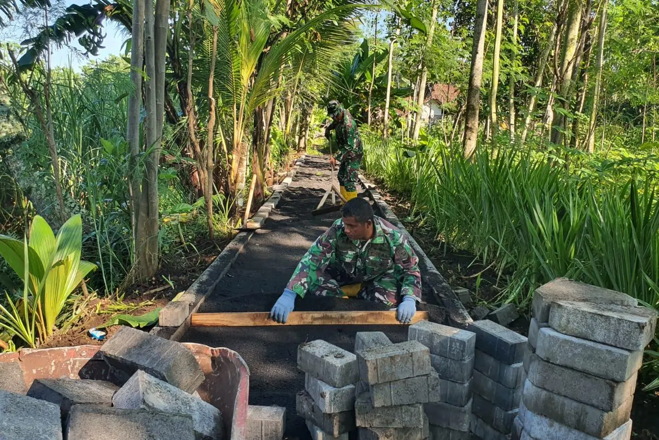 TMMD 128 Probolinggo Percepat Pavingisasi 750 Meter, Akses Warga Dusun Klagin Mulai Berubah