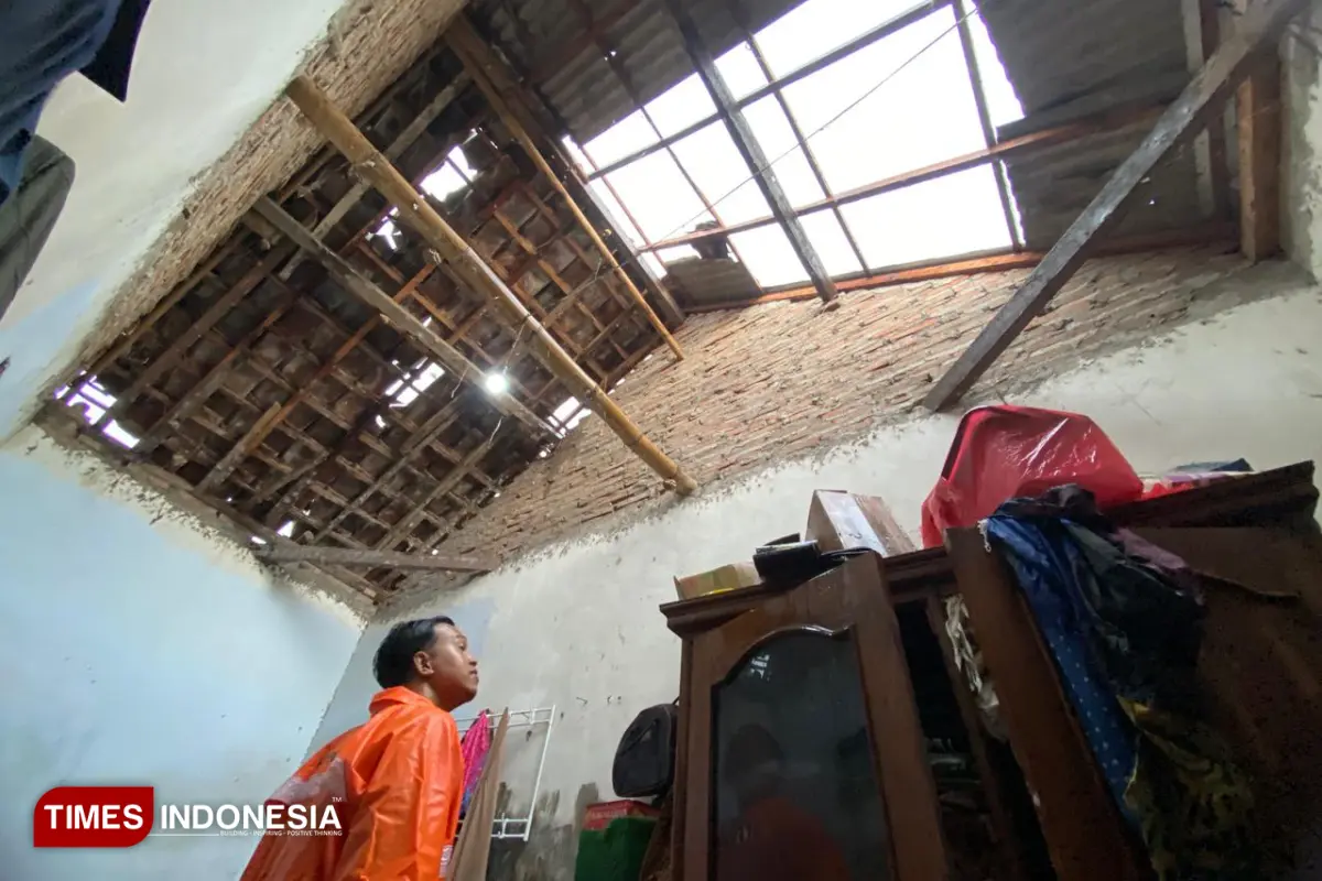 Angin Kencang Sebabkan Sejumlah Rumah di Bondowoso Rusak