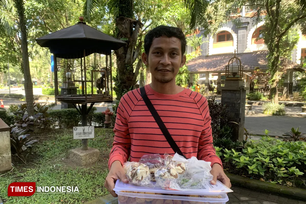 Tak Gengsi Jualan Keliling 14 Tahun, Alumni UB Siapkan Masa Depan dari Usaha Keliling Kampus