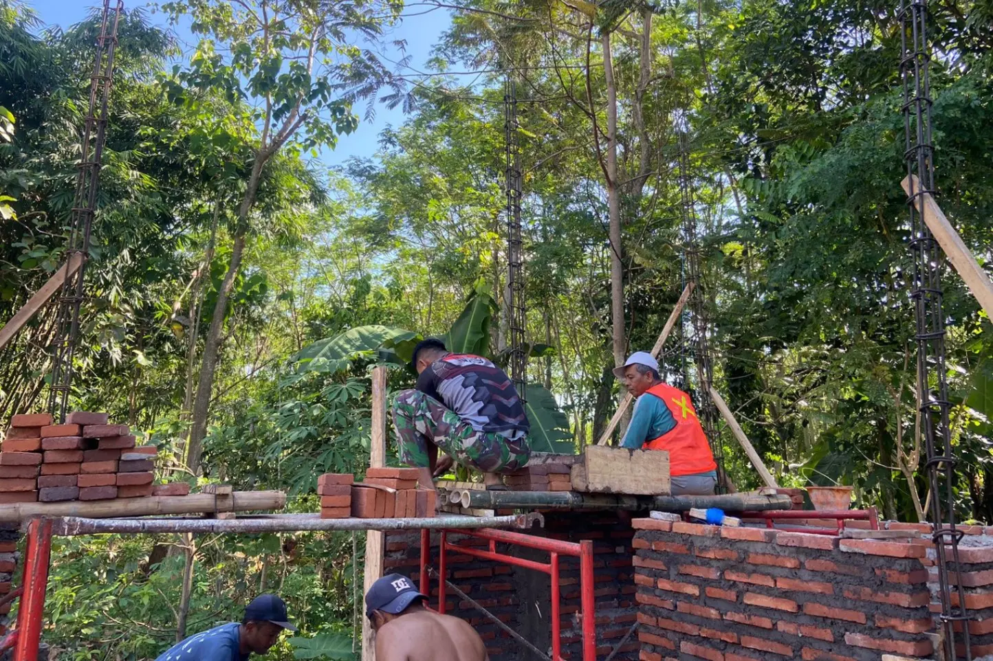 TMMD 128 Probolinggo Bangun Musholla Baiturrohim, Warga Ledok Nantikan Pusat Ibadah Baru