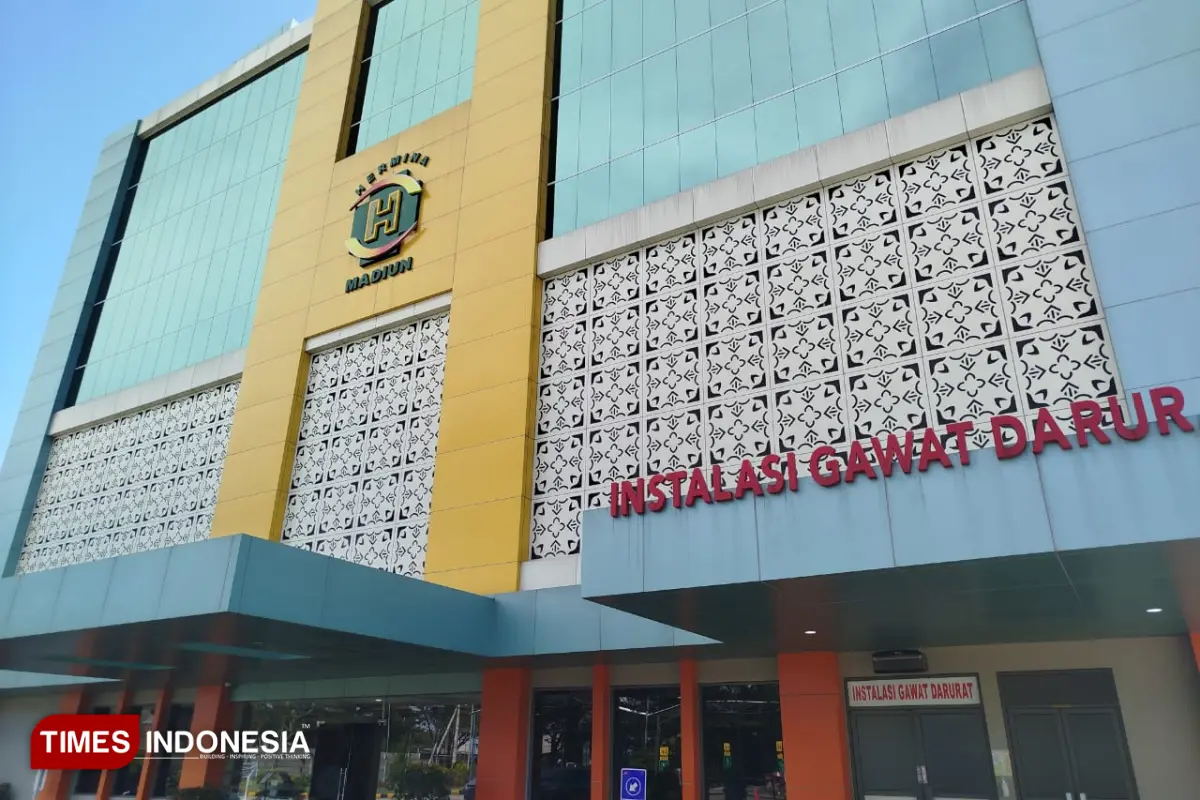Bangunan RS Hermina Madiun tampak dari depan
