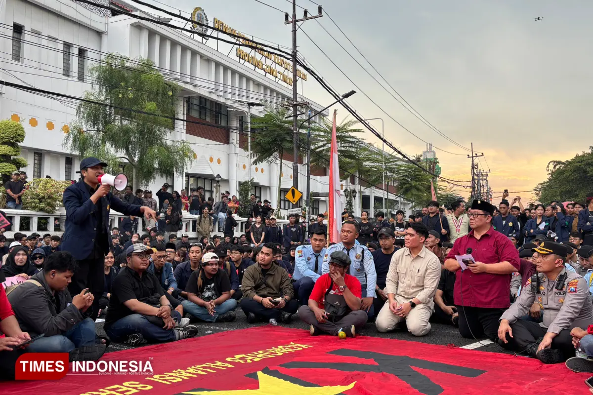 Terima Aspirasi May Day, DPRD Jatim Janji Kawal Revisi UU Ketenagakerjaan ke Pusat