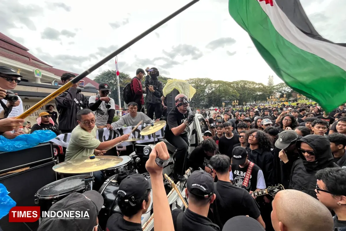 May Day Kota Malang Jadi Panggung Musik Jalanan, Musik Hardcore-Punk Senjata Lawan Pembungkaman