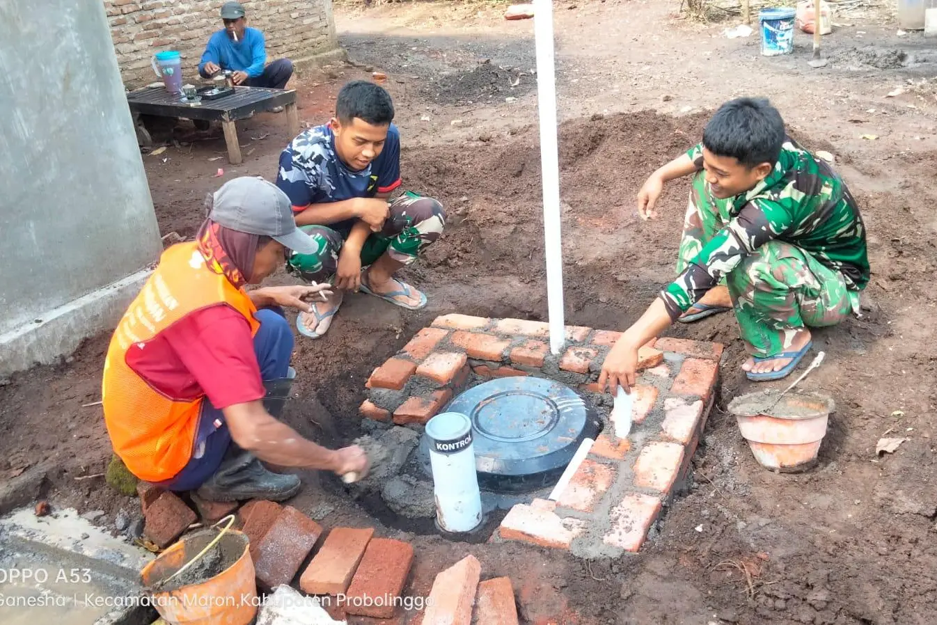 TMMD 128 Probolinggo Bangun Sanitasi Layak di Brabe, Jamban Sehat Holifah Hampir Rampung