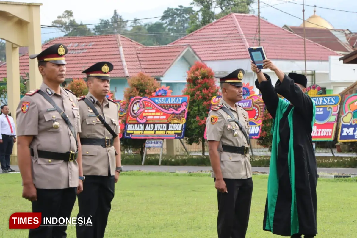 Pimpin Sertijab Kasat Resnarkoba dan Dua Kapolsek - 2