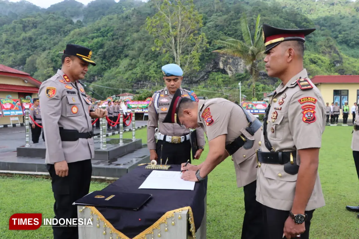 Pimpin Sertijab Kasat Resnarkoba dan Dua Kapolsek, Ini Pesan Kapolres Padang Panjang