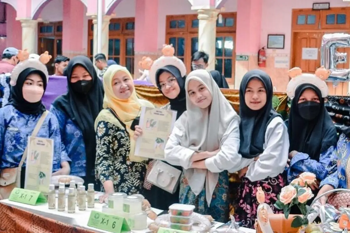 Peringati Hari Buruh, SMA Diponegoro Tumpang Mendobrak Pola Lama – Cetak Profesional Adaptif dan Wirausahawan Tangguh