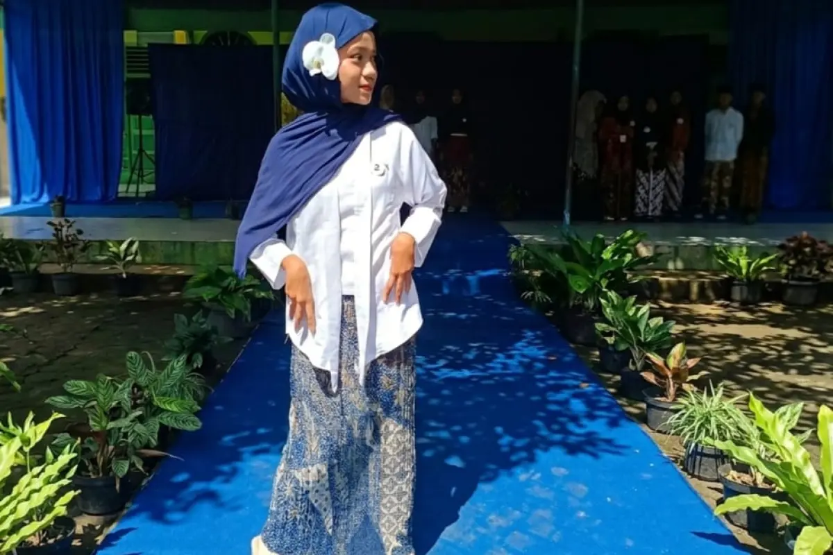 Hari Kartini, 125 Siswa SDN 2 Sirnoboyo Pacitan Catwalk Baju Adat Tanamkan Cinta Budaya