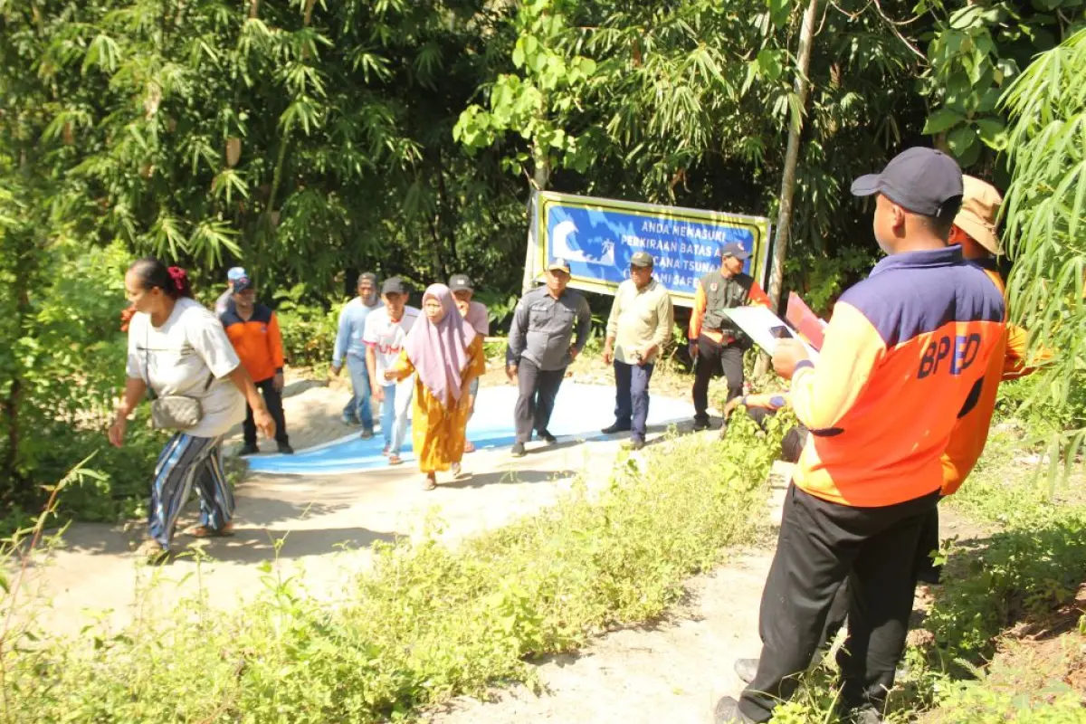 Peserta simulasi evakuasi mandiri tsunami 3