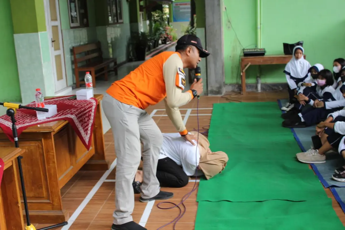 Siswa SDN Baleharjo Pacitan Simulasi Gempa, Siapkan Sekolah Tangguh Bencana