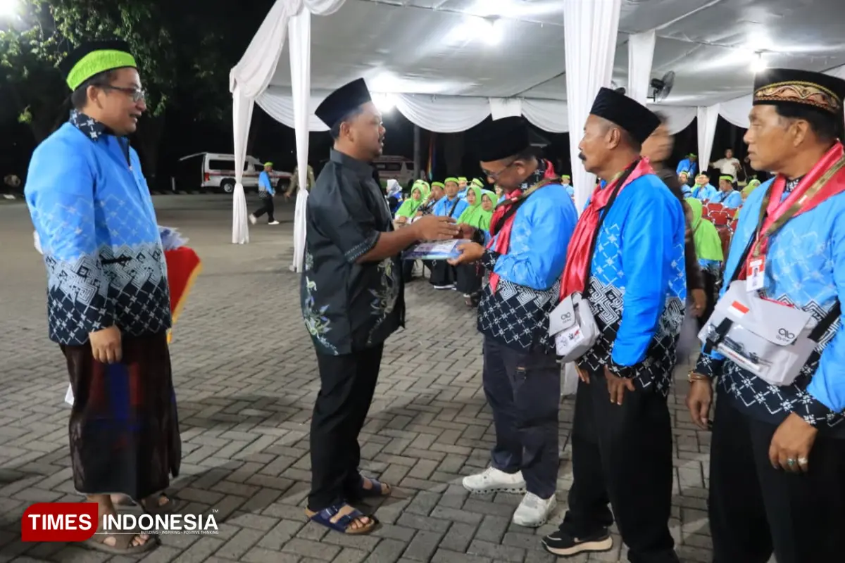 Bupati Gresik Lepas 376 Jemaah Haji Kloter 46, Bekali Paket Vitamin dan Obat