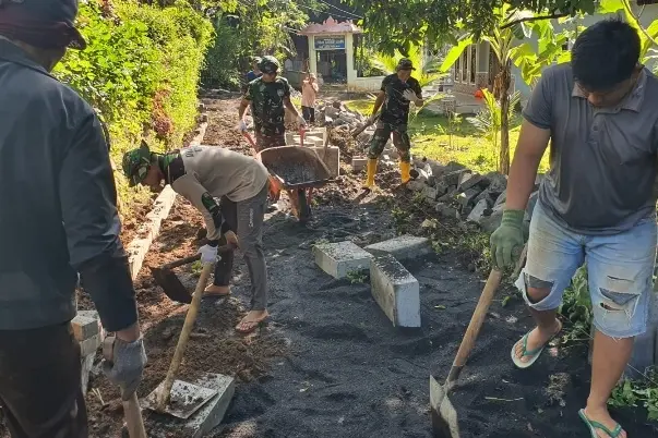 Pavingisasi TMMD 128 Probolinggo di Desa Brabe Jadi Simbol Kolaborasi TNI dan Warga