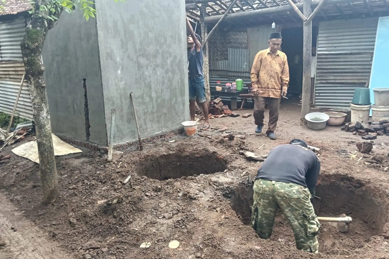 TMMD 128 Probolinggo Percepat Sanitasi Layak Huni untuk Halimah, Progres Capai 55 Persen