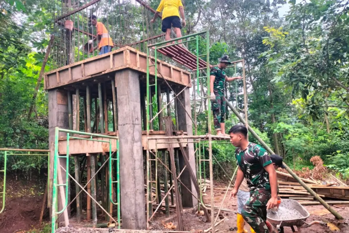 Dari Jalan Kaki 500 Meter ke Distribusi Gravitasi, TMMD 128 Ubah Akses Air Warga Brabe Probolinggo