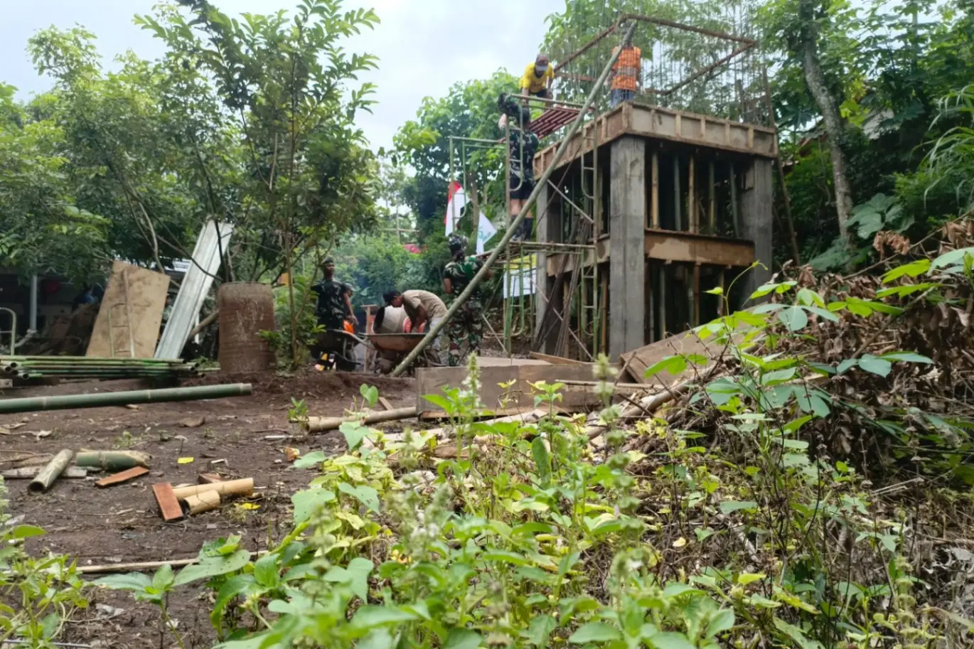 Fondasi Tandon SPAM TMMD 1128 Probolinggo Dikebut, Kunci Air Bersih Desa