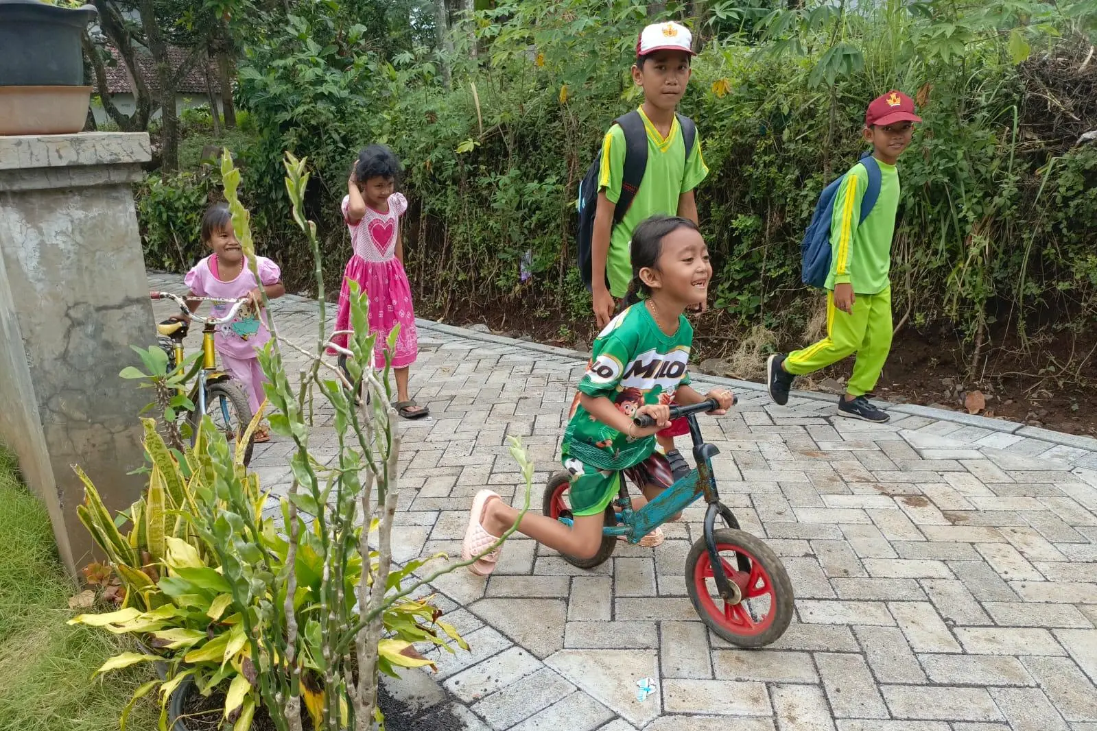 Jalan Paving TMMD 128 Probolinggo Ubah Ruang Bermain Anak Desa