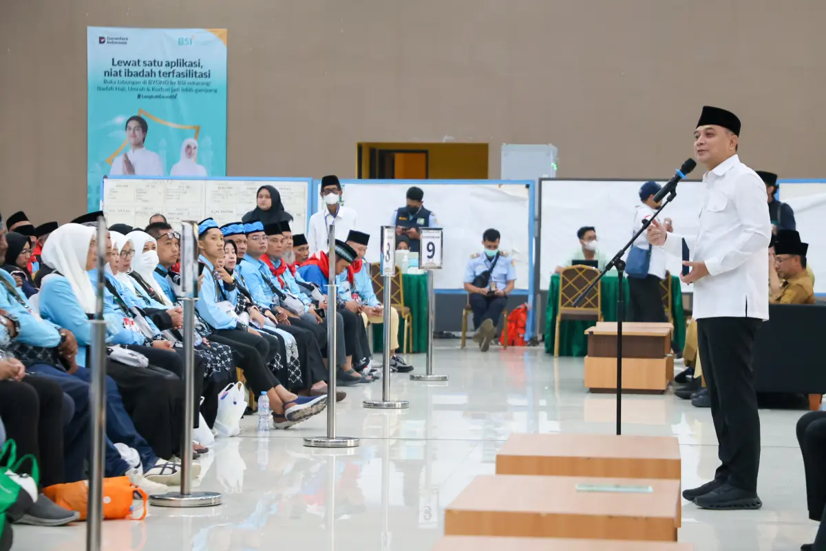 Wali Kota Lepas Jemaah Surabaya, Titip Doa dan Harapan Haji Mabrur
