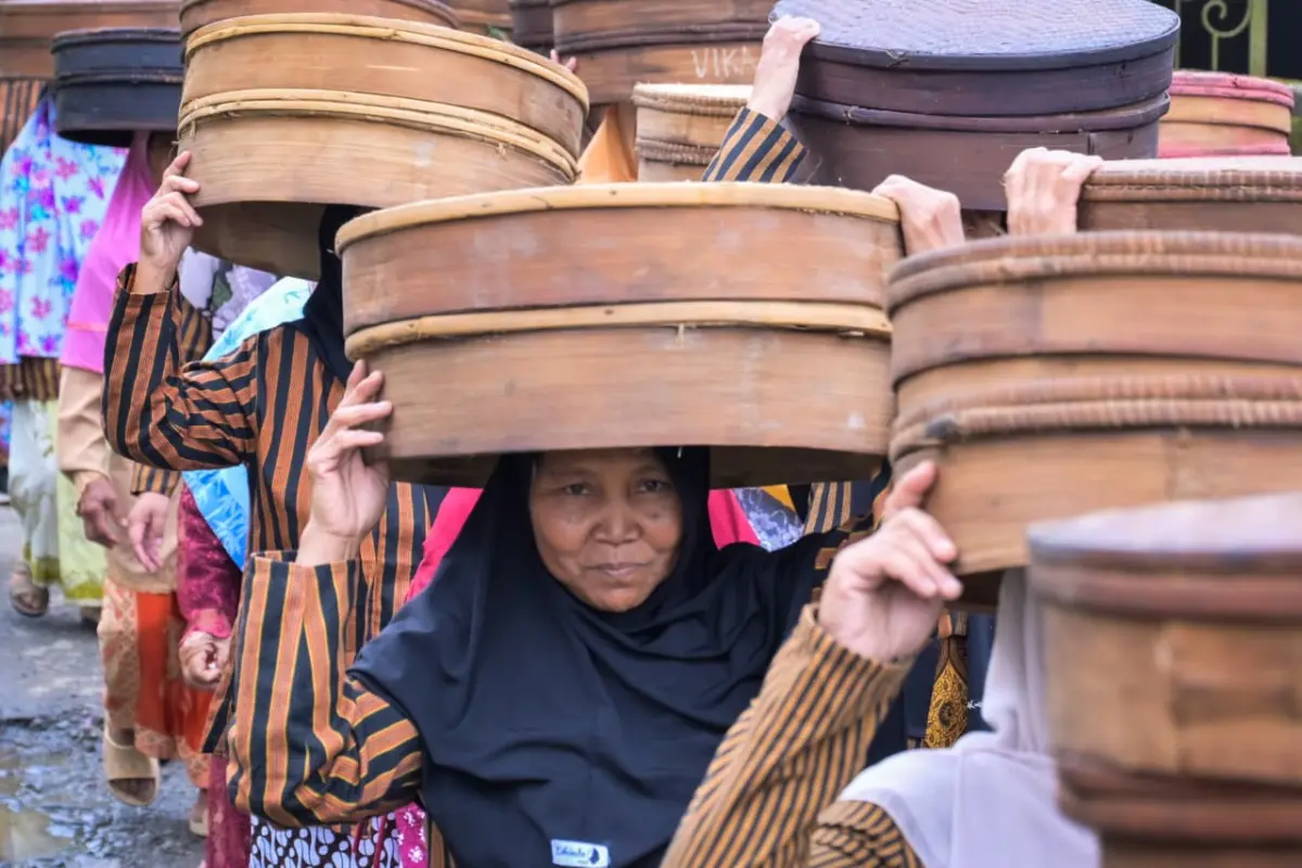 Kirab Pusaka Leluhur dan Seribu Tenong Meriahkan Ruwat Bumi Sirukun Banjarnegara