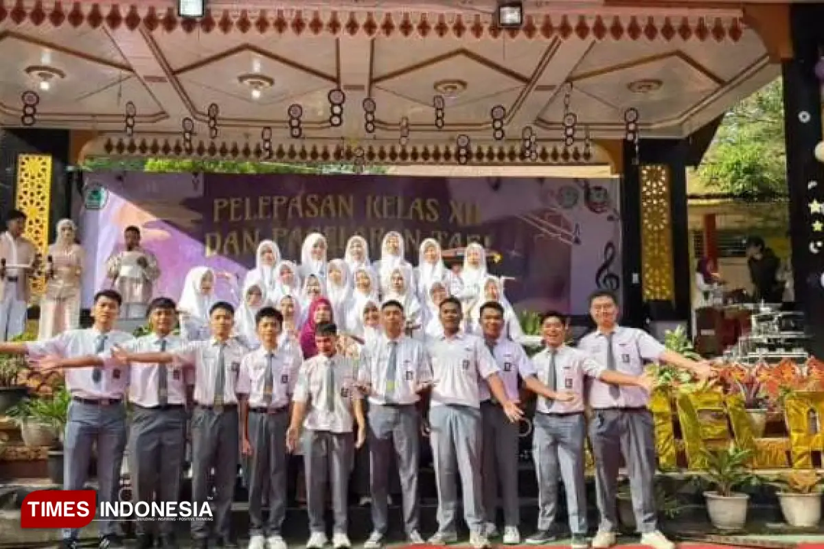 Pelepasan Kelas XII dan Pagelaran Tari di SMAN 2 Payakumbuh Berlangsung Meriah dan Penuh Haru