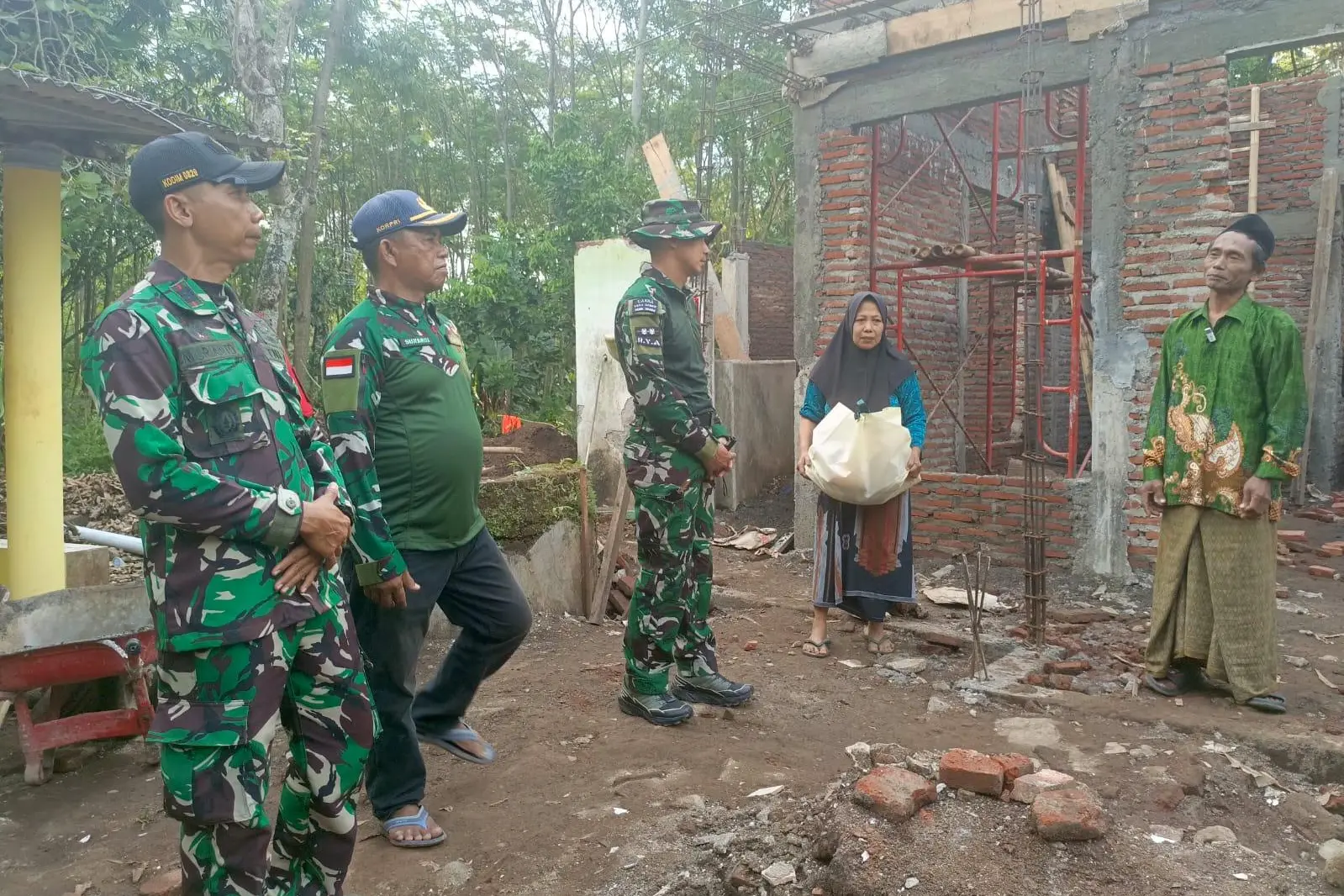 TMMD 128 Probolinggo: Mushola dan Bantuan Sosial Digenjot