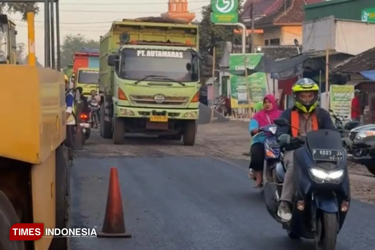 Akses Jalan Jombang-Kencong Mulus Diaspal, Warga: Lalu Lintas jadi Lancar dan Nyaman