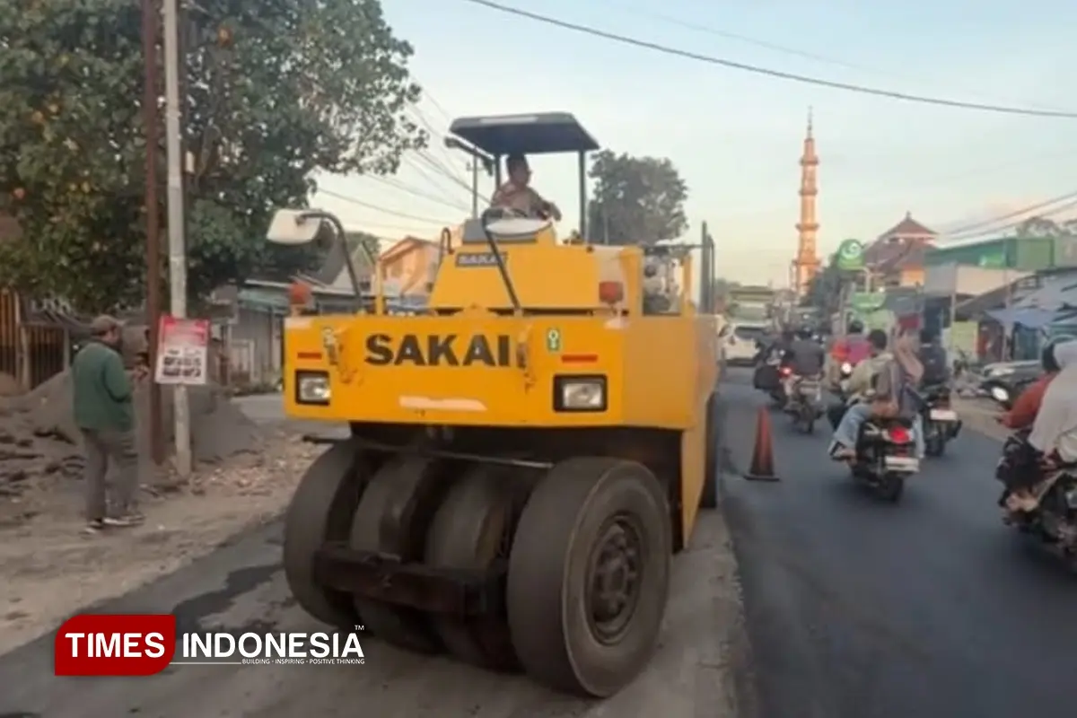 Rusak Parah, Jalan Jombang-Kencong di Jember Akhirnya Diaspal Pemerintah