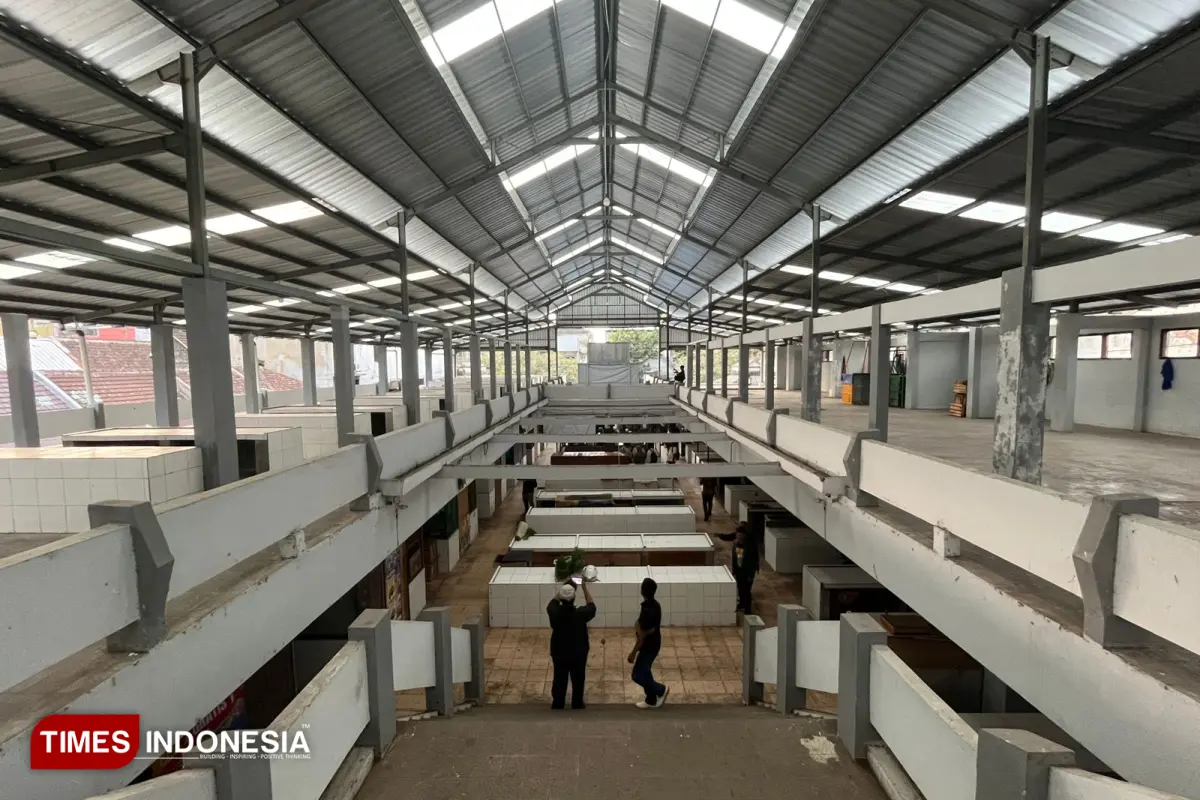 Pasar Kebalen Malang, Sepi PKL Membludak hingga ke Jalan